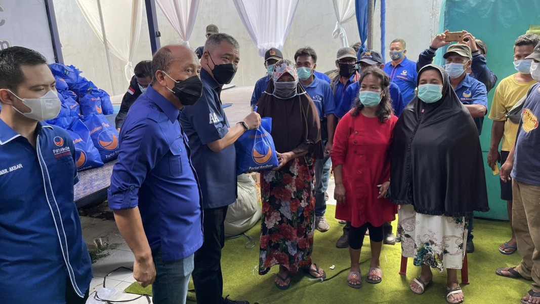 Partai NasDem Salurkan Bantuan di Tiga Titik Banjir Karawang: Komitmen Sosial dan Dukungan untuk Korban