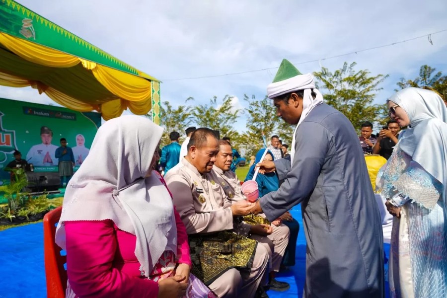 Lestarikan Budaya Melayu Bupati Batu Bara Gelar Tradisi Mandi Balimau