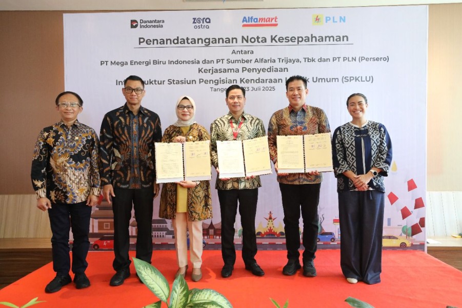 PLN, MEBI, dan Alfamart Kolaborasi Kembangkan Infrastruktur SPKLU di Lokasi Strategis se-Indonesia