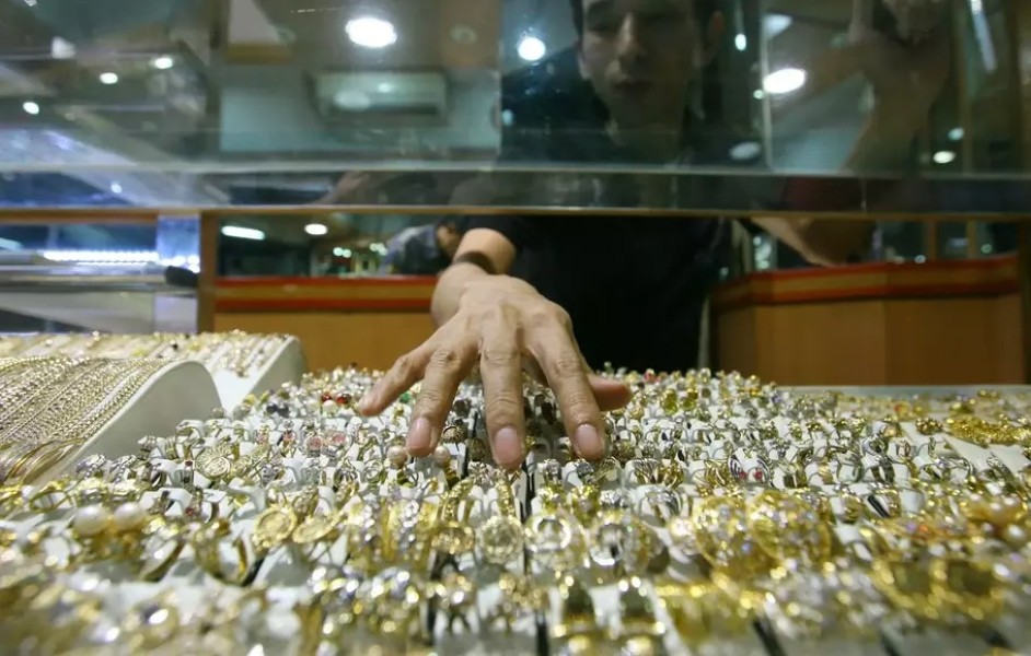 Harga Emas Perhiasan Jumat 13 Maret 2026 Stabil di Berbagai Kadar