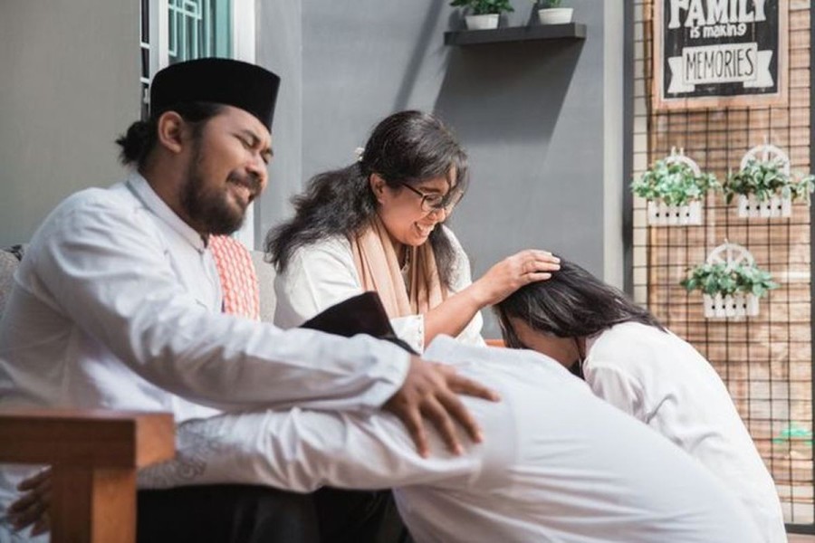Panduan Cara Berbakti kepada Orang Tua yang Bisa Diterapkan