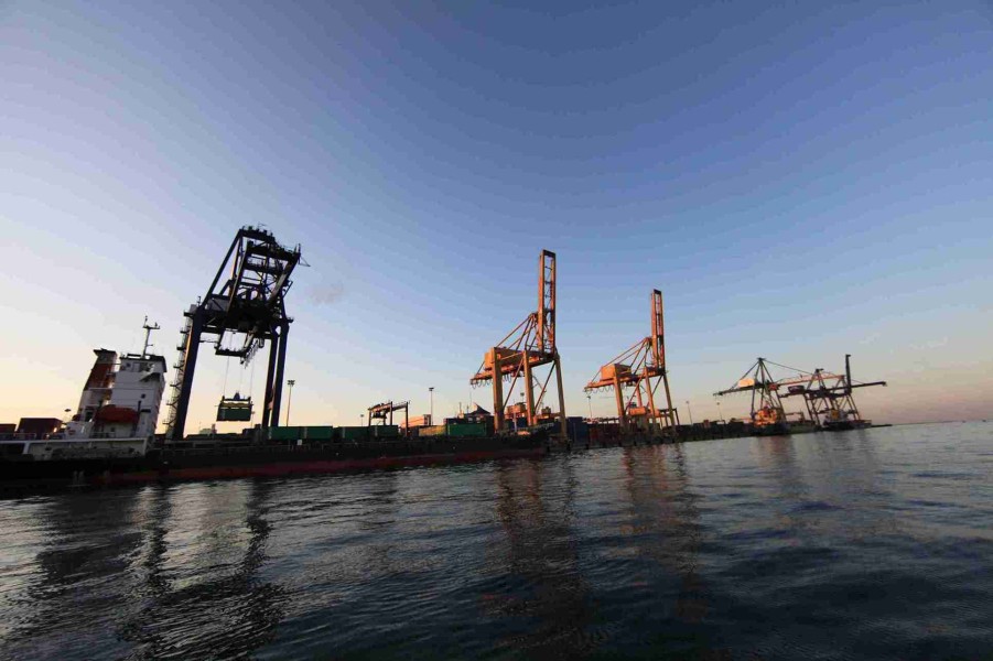 Harga Minyak Dunia Turun Usai Trump Naikkan Tarif Impor Global