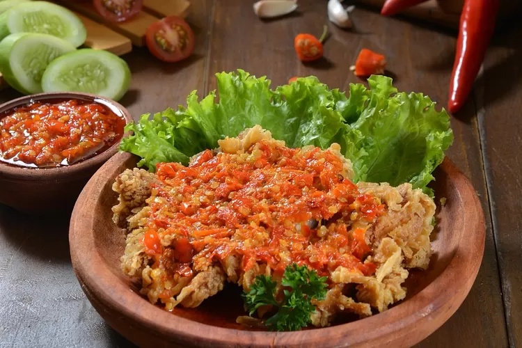 Ayam Geprek Renyah dan Pedas: Sajian Favorit Bisa Dibuat di Rumah