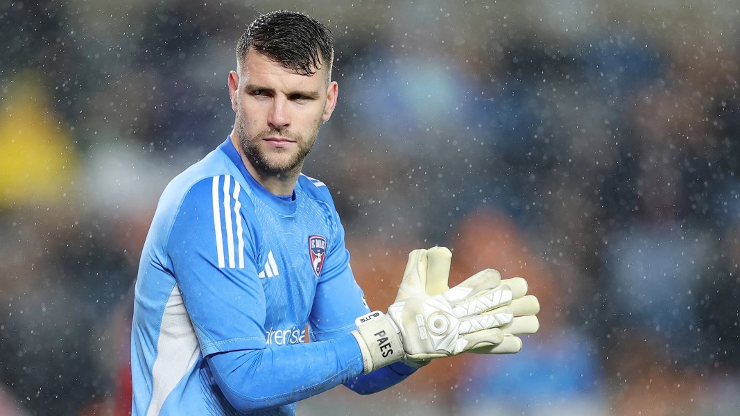 Maarten Paes Segera Bergabung Ajax Amsterdam Dengan Kontrak Jangka Panjang