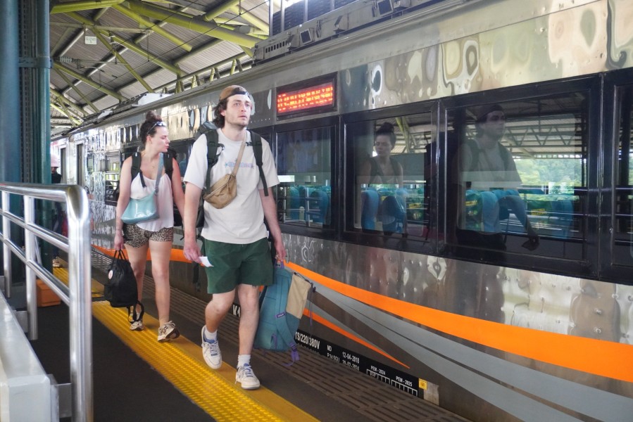 Kereta Api Jadi Pilihan, 694 Ribu Wisatawan Mancanegara Gunakan Layanan KA Jarak Jauh Sepanjang 2025