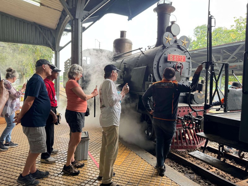 Turis Asing Kagumi Pesona Heritage Stasiun Tuntang dan Kereta Uap