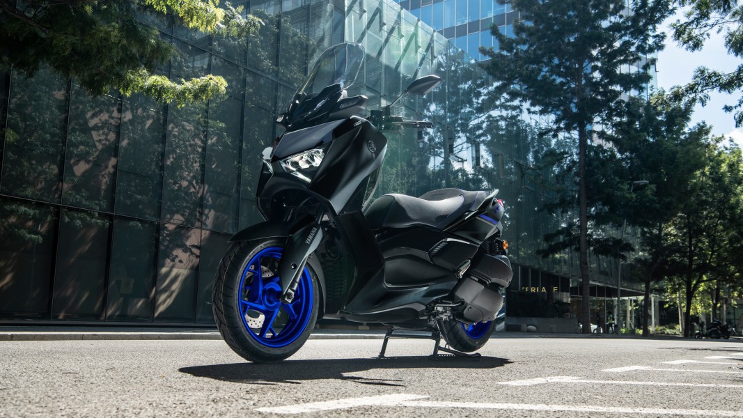 Yamaha XMAX Terbaru Rilis: Revolusi Skuter Maxi yang Mewah dan Bertenaga