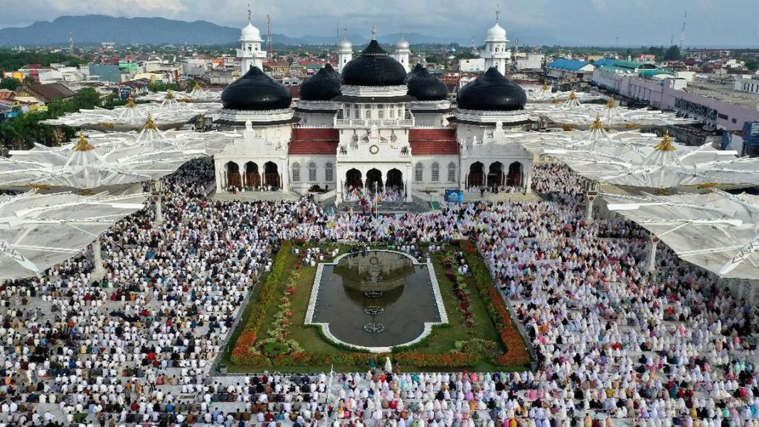 OJK Soroti Kebijakan Hanya Bank Syariah yang Boleh Beroperasi di Aceh: Perspektif Bisnis Merugikan