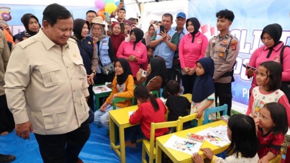 Prabowo Canda Tebak Nama Menteri Bersama Korban Agam Sumbar