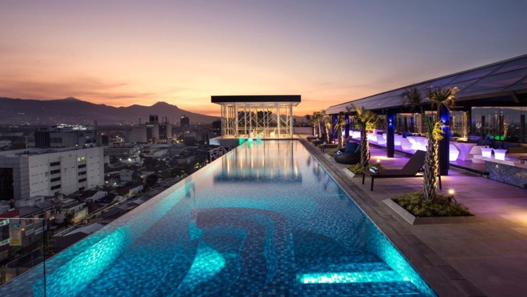 Staycation Mewah di Bandung dengan Sunset Drinks Eksklusif