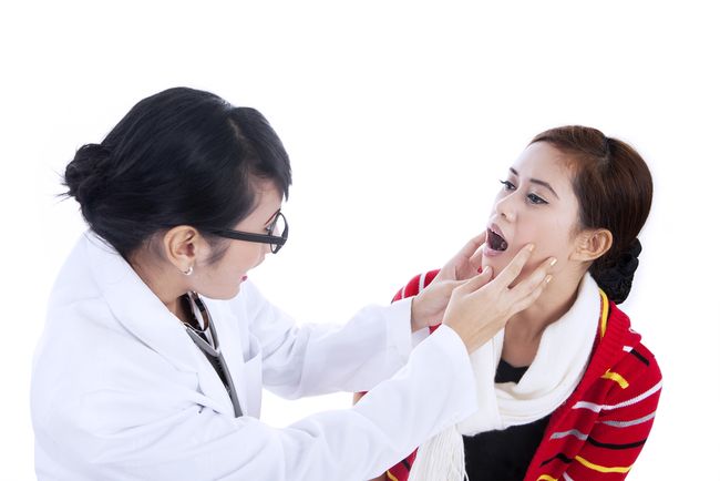 Memahami Perbedaan Kanker Laring dan Radang Tenggorokan: Diagnosis dan Gejala Menurut Dokter