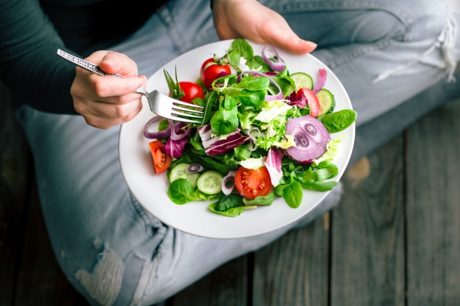 Benarkah Banyak Makan Sayur Bisa Bantu Turunkan Berat Badan? Ini Penjelasan Dokter