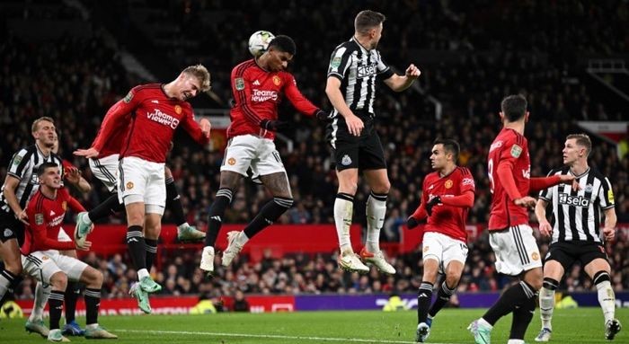 Dihajar Newcastle, Manchester United Terpuruk di Liga Inggris Usai Kekalahan Memalukan 1-4