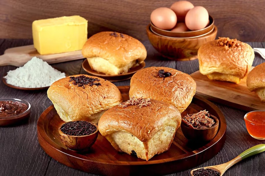Bluder Cokro: 5 Roti Legendaris yang Harus Dicoba Bluder Cokro: 5 Roti Legendaris yang Harus Dicoba