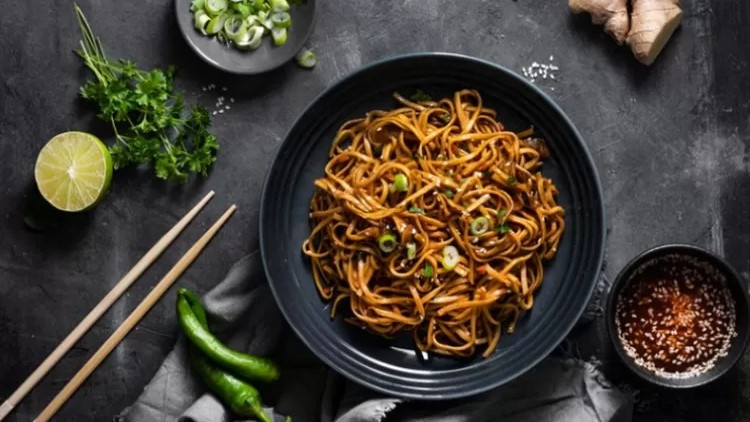 Mie Chili Oil Jadi Tren Kuliner Pedas Favorit Anak Muda Lampung