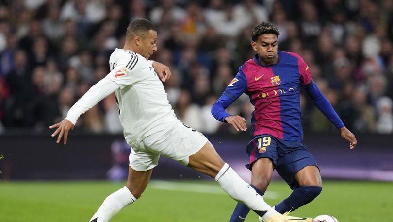 Persaingan Ketat di Klasemen Liga Spanyol Barcelona dan Real Madrid Berebut Puncak