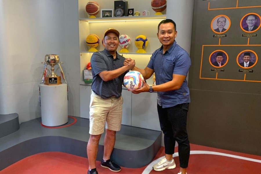 Dukung Pengembangan Sepak Bola Nasional, Unesa Berikan Beasiswa Doktor kepada Pelatih Fisik Timnas U-17