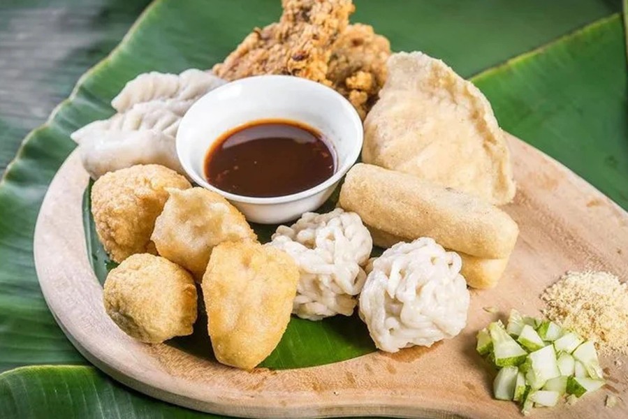 Pempek dan Siomay Sinar Senayan: Kuliner Legendaris Kebumen Sejak 2013