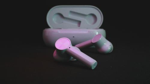 Maskapai Perketat Aturan Earbuds dan Powerbank di Pesawat