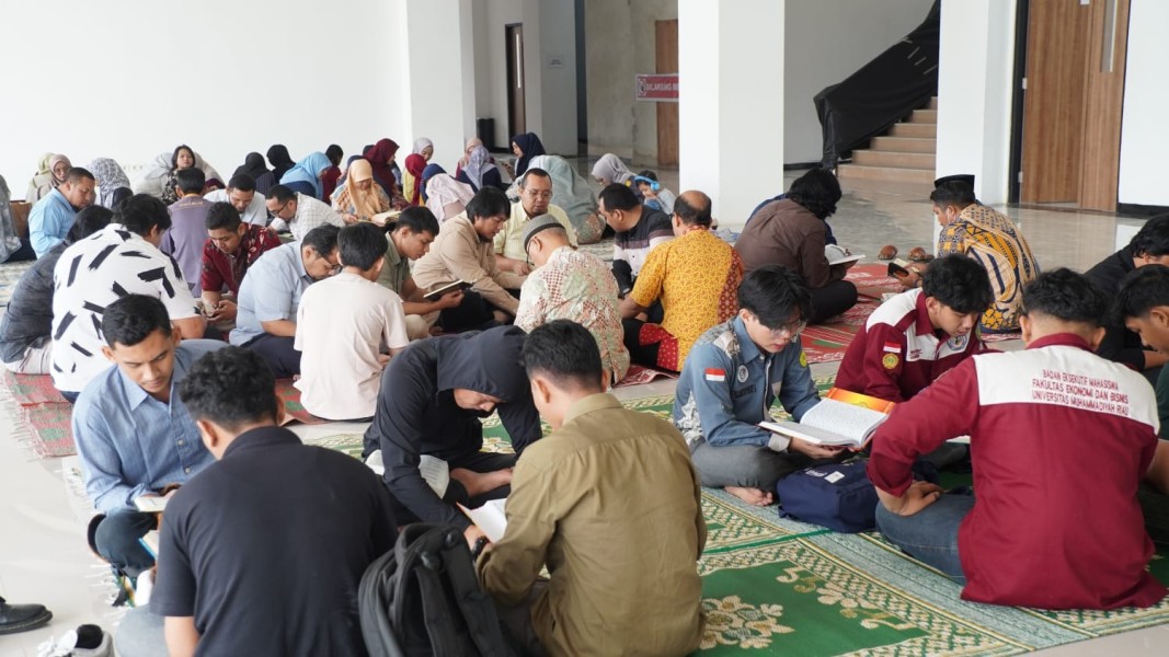 FEB UMRI Hidupkan Suasana Ramadan Melalui Program Tadarus Harian Bersama Al-Quran