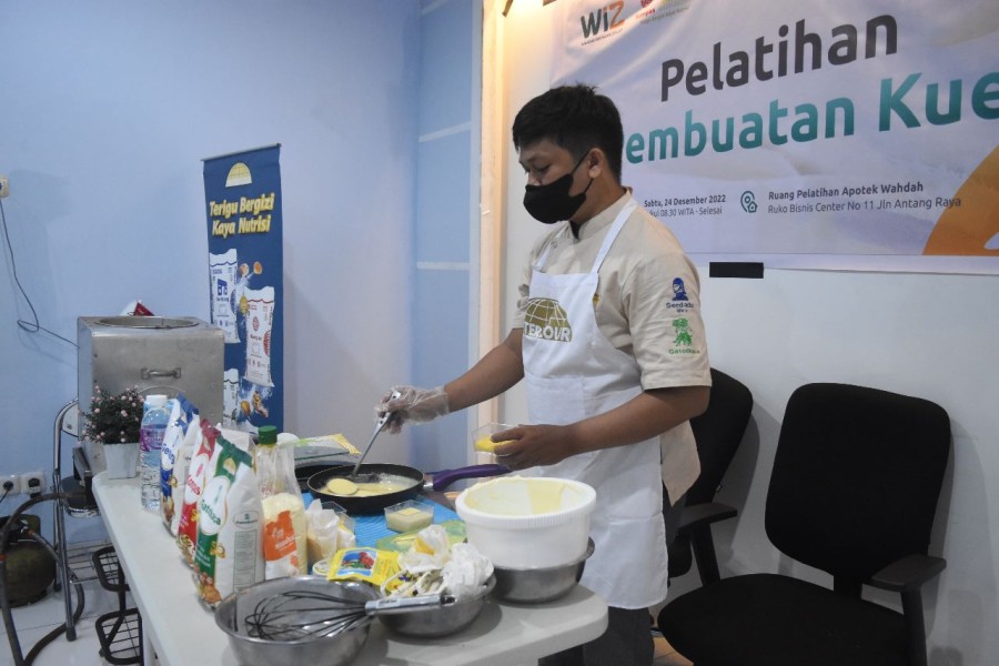 Peringati Bulan Bung Karno, Sonny T. Danaparamita Gelar Pelatihan UMKM Kue Basah untuk Perempuan Desa
