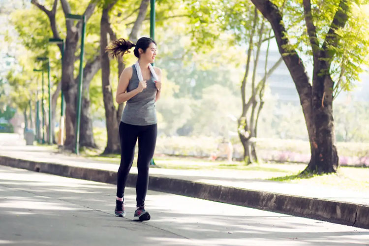 Tren Mall Walking Jadi Solusi Olahraga Praktis Masyarakat Perkotaan