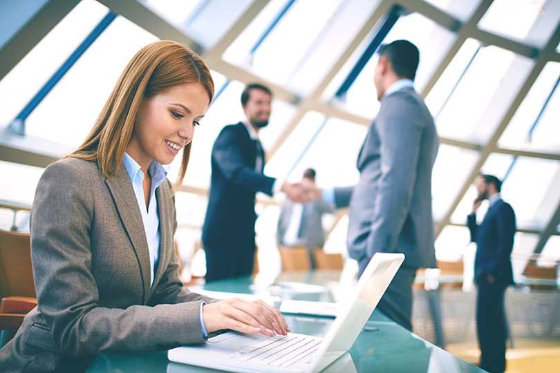 Staf adalah Wewenang hingga Perbedaannya dengan Karyawan