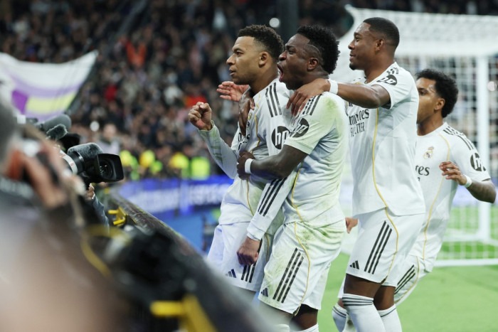 Peluang Real Madrid Rekrut Bek Liverpool Bergantung Pada Status Bebas Transfer