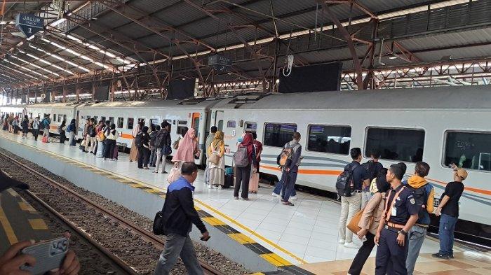Tiket Kereta Lebaran Mulai Ludes Terjual, Okupansi Capai 45 Persen di KAI Daop 1 Jakarta