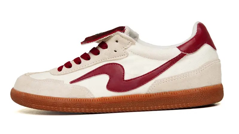 Tampil Stylish dengan 3 Sepatu Raingel Paling Populer