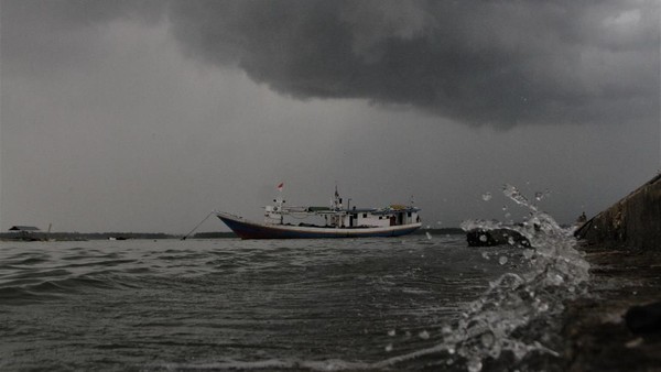 Penyeberangan Ditutup, Keselamatan Laut Jadi Prioritas