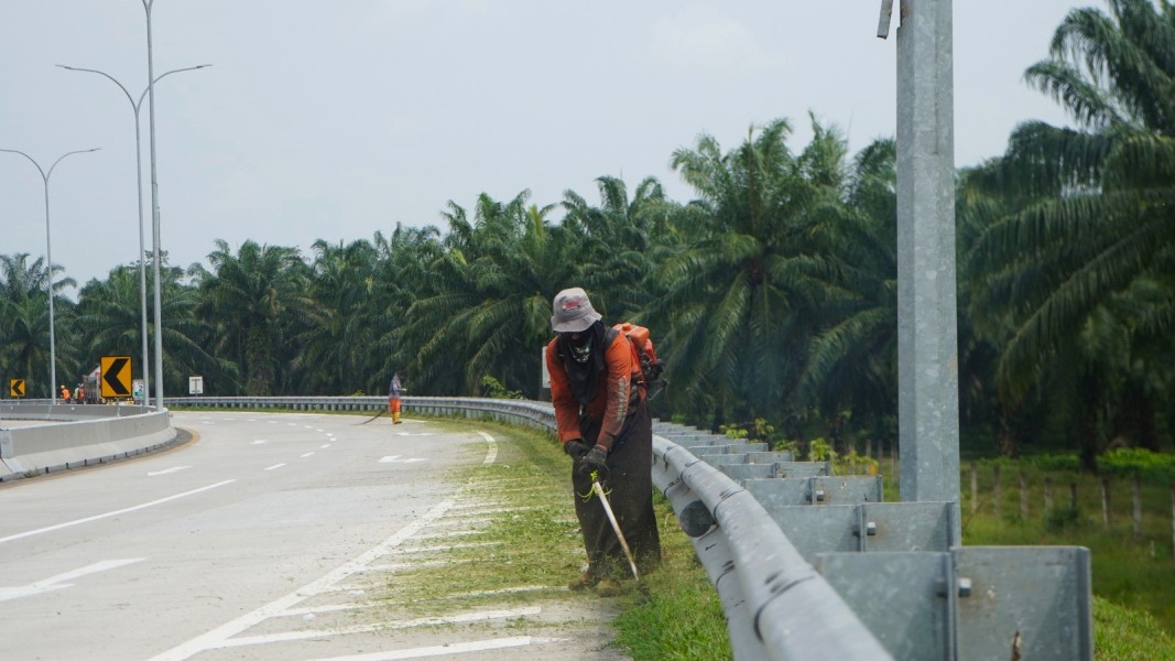 Persiapan Jelang Arus Mudik, Hamawas Lakukan Pemeliharaan dan Beautifikasi di Jalan Tol Kutepat