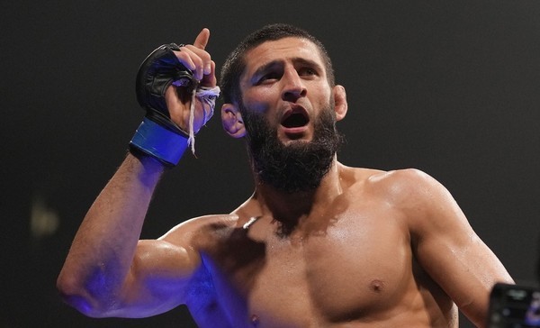 Khamzat Chimaev Jadi Juara Middleweight UFC 319
