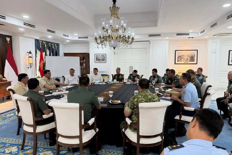 Perkuat Stabilitas Nasional: Presiden Prabowo Kumpulkan Petinggi TNI-Polri di Istana untuk Arahan Khusus