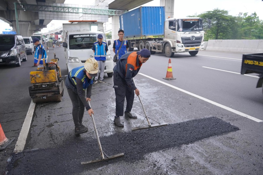Jasa Marga Masifkan Perbaikan Bertahap Ruas Tol Jakarta-Cikampek Demi Keamanan Pengguna