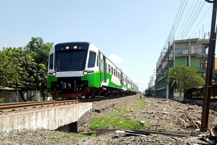 KAI Commuter Jenggala Kembali Layani Penumpang Lancar