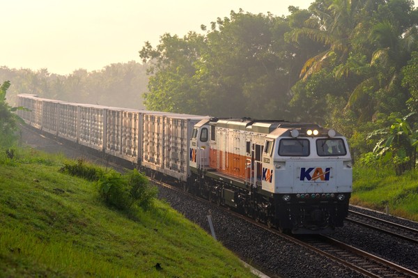 KAI Catat Lonjakan Penumpang di Semester I 2025