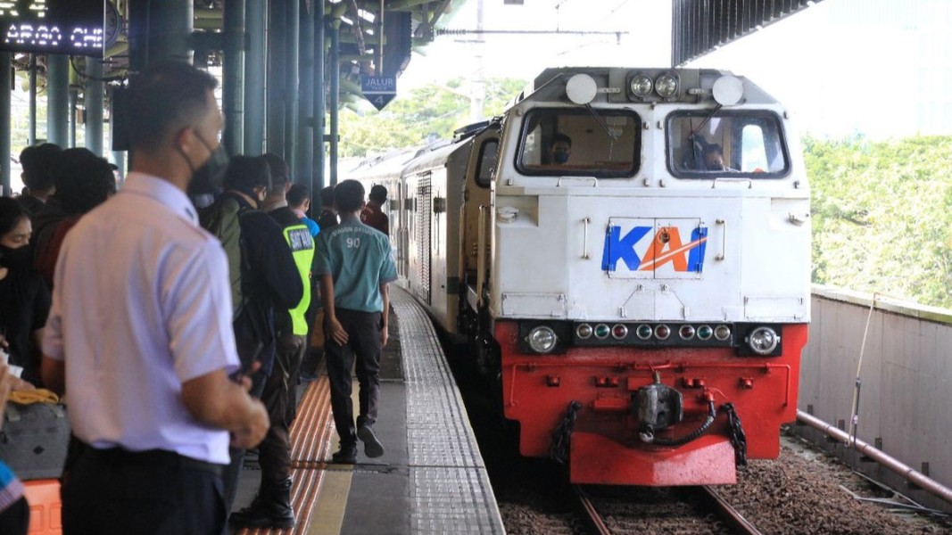 Lonjakan Penumpang Kereta Api Warnai Arus Balik Kemerdekaan