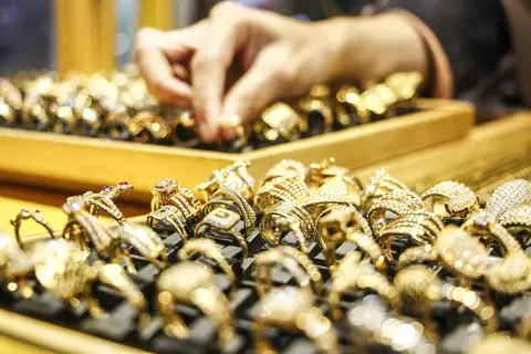 Cek Harga Emas Perhiasan Hari Ini 25 Februari 2026 Naik, Tembus Rp2,647.000 Juta per Gram