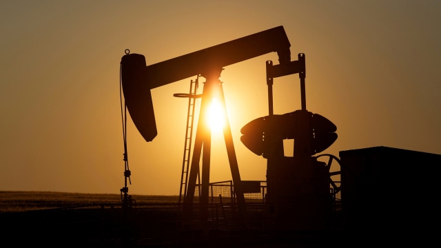 Minyak Dunia Hari Ini: Brent dan WTI Kompak Turun
