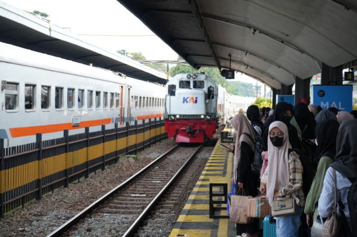 Kereta Api Menjadi Transportasi Pilihan Mayoritas Warga Semarang untuk Libur Nataru