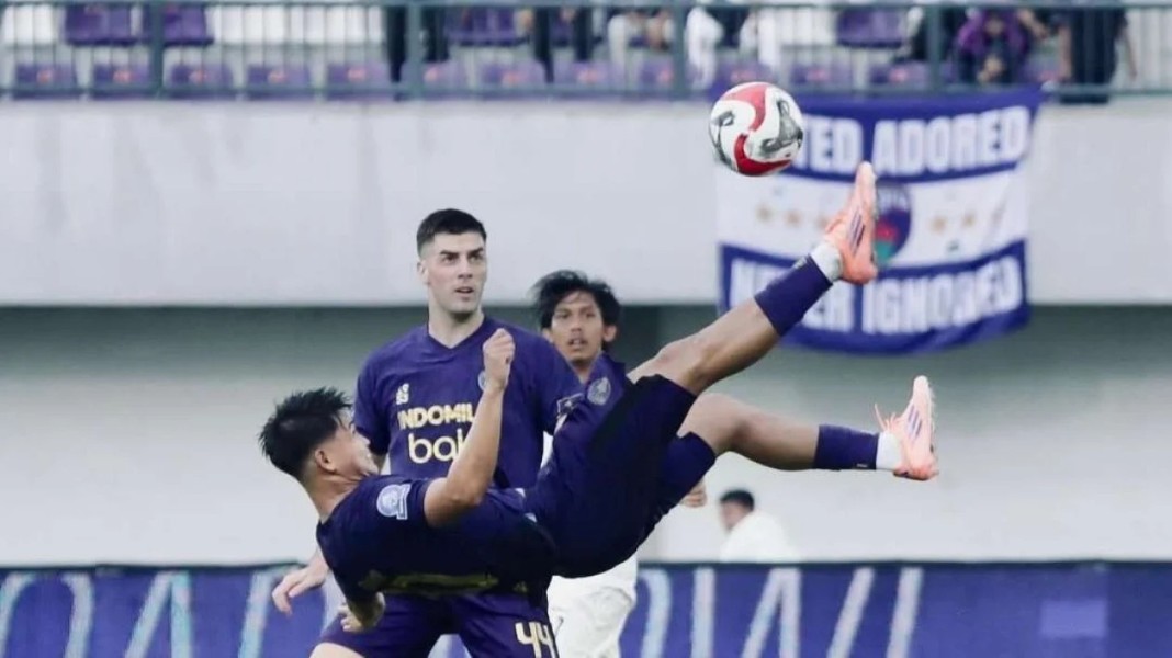 Salto Hokky Caraka Warnai Pekan Super League dengan Gol Spektakuler