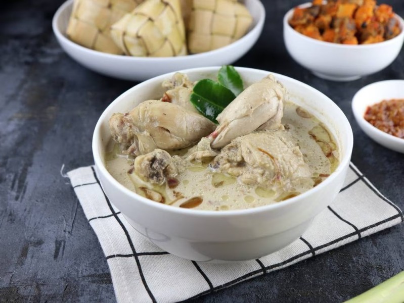 Resep Bumbu Opor Putih Ayam Sederhana Gurih Tradisional Favorit Keluarga Indonesia