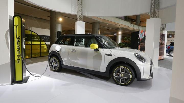 Mobil Listrik Mandiri Y EV Zero One, Solusi Energi Baru