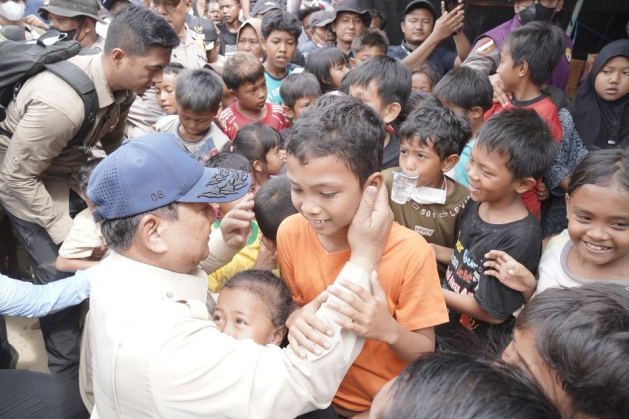 Interaksi Langsung Presiden Prabowo dengan Anak dan Warga Terdampak Banjir