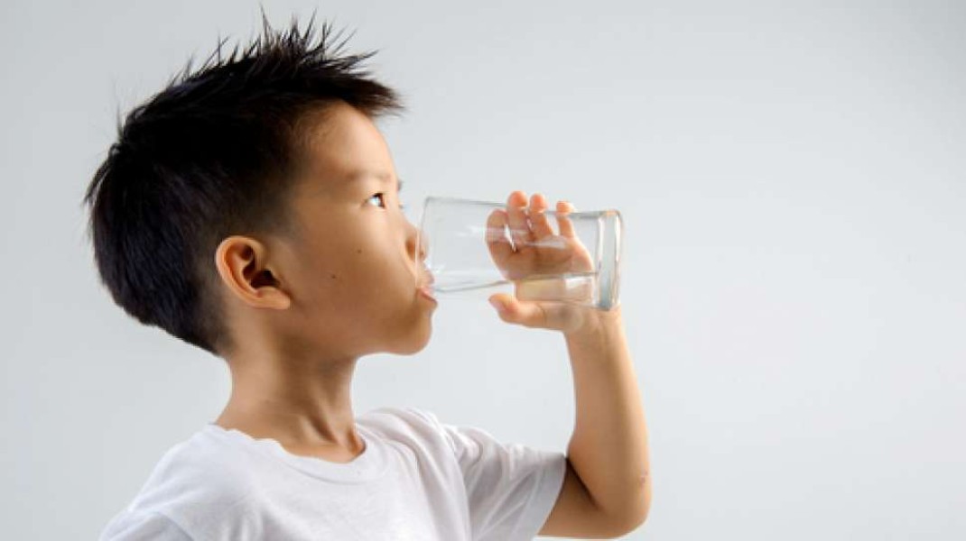 Manfaat Minum Air Putih Terbukti Ilmiah, Cegah Dehidrasi
