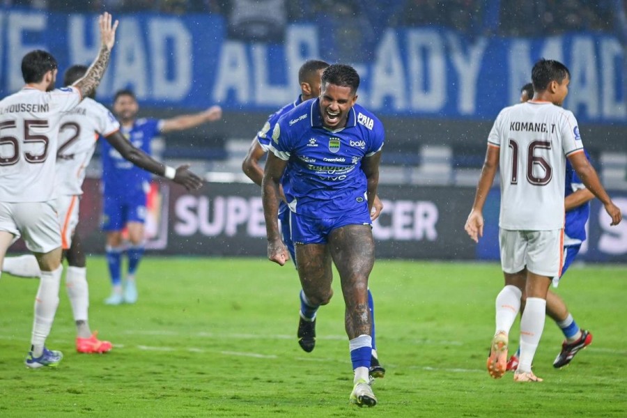 Persib Bandung Bungkam Borneo Lewat Aksi Comeback Gemilang