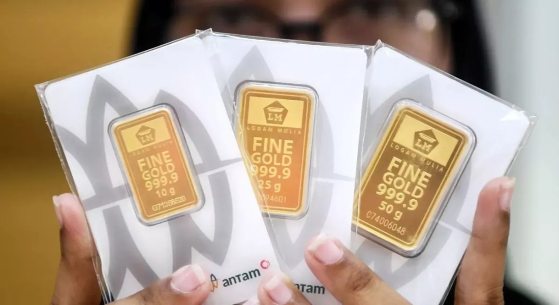 Harga Emas Antam Hari Ini Turun Tipis Jadi Rp3.042.000 Per Gram