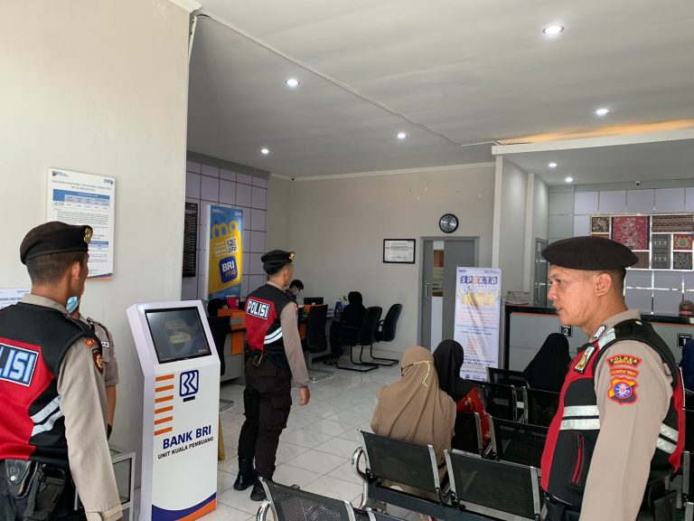 Polsek Abang Tingkatkan Keamanan dengan Patroli Dialogis di ATM BRI Desa Abang