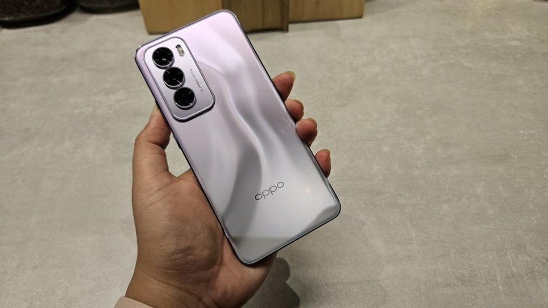 Turun Drastis Harga Oppo Reno 12 Series Di Februari 2026 HP AI Untuk Konten Kreator
